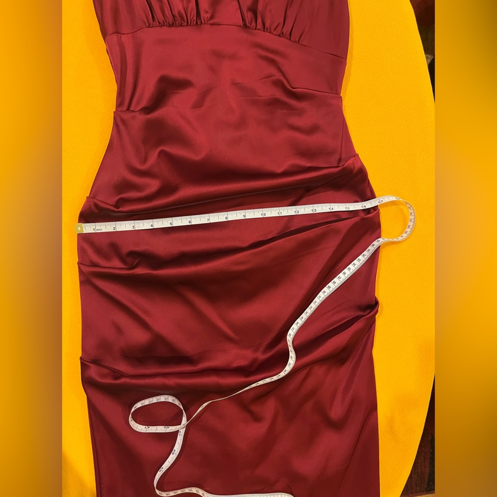 Burgundy Evening Dress. Satin. Ruching on the skirt V-neck. Size S. Xscape brand - Picture 11 of 13